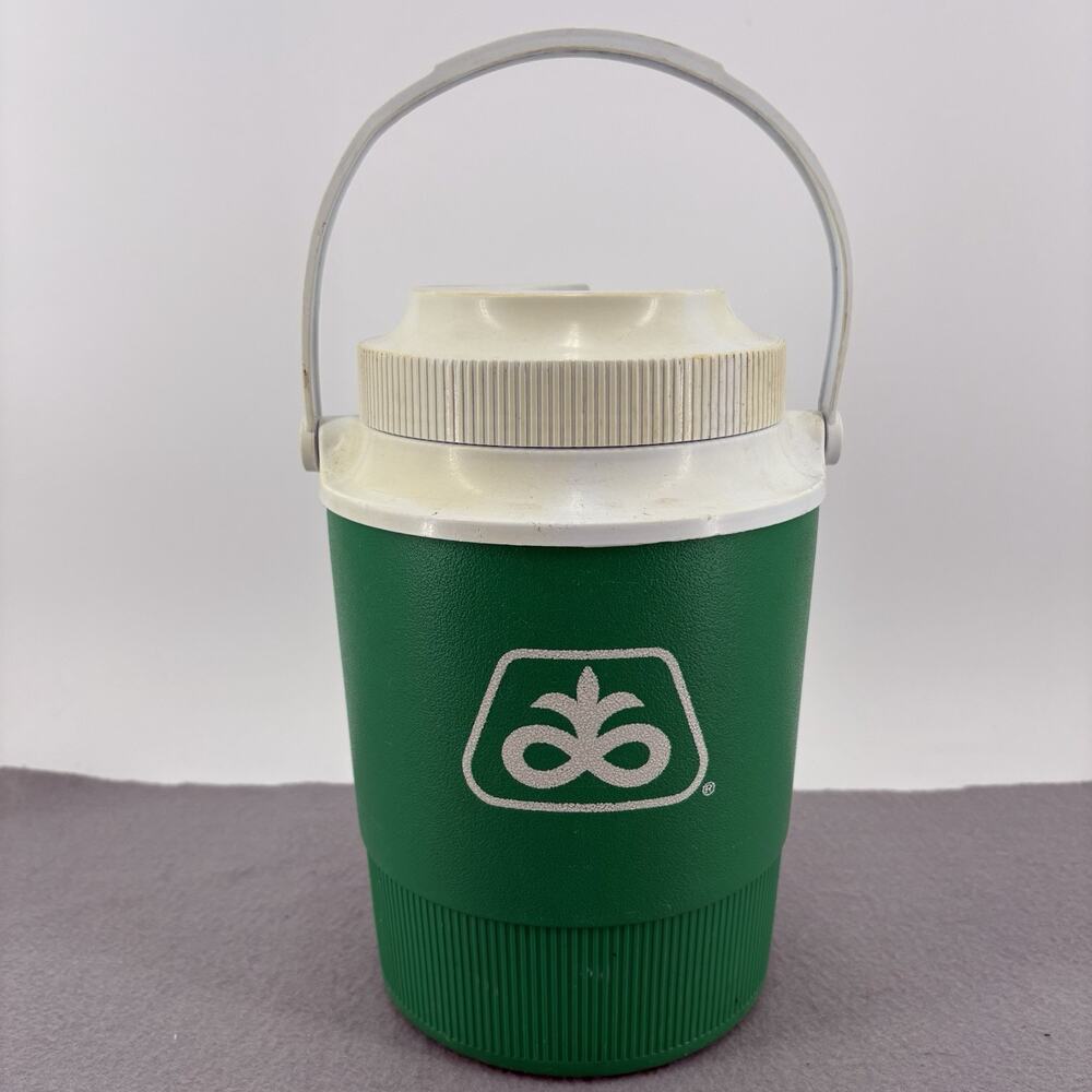 Pioneer Seed Rubbermaid Gott Corp Half-Gallon Cooler Thermos Water Jug w/ Handle